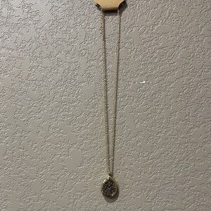 Elegant Gold Pendant Necklace